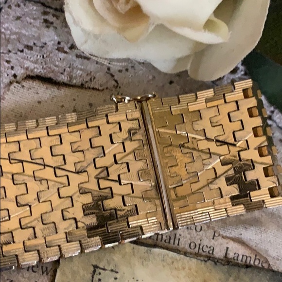 Vintage  large heavy wide gold plated bracelet - Picture 3 of 14